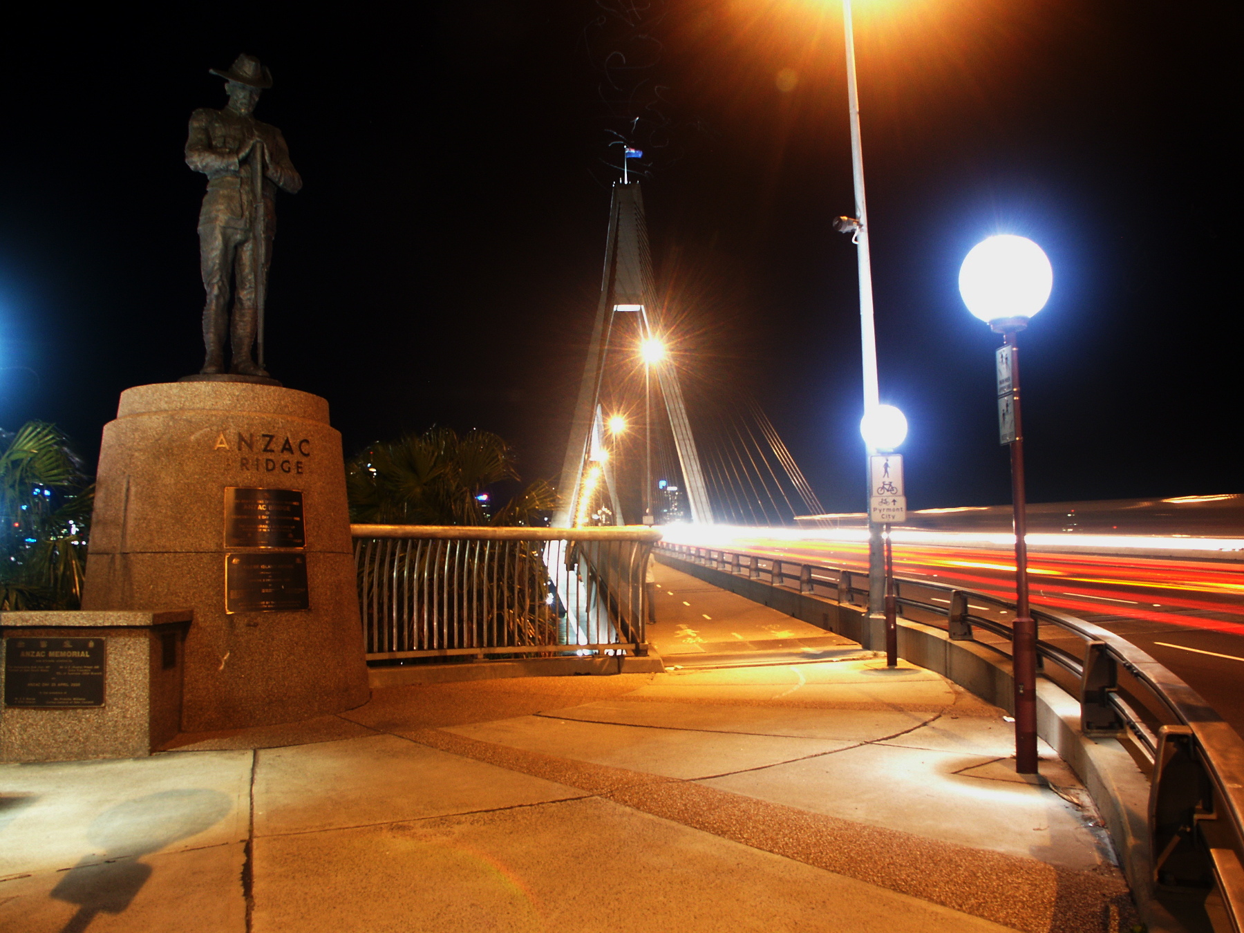 Installation of Anzac Digger on Anzac Bridge